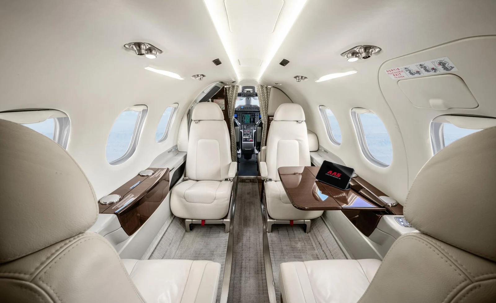Phenom 100E · Interior 1