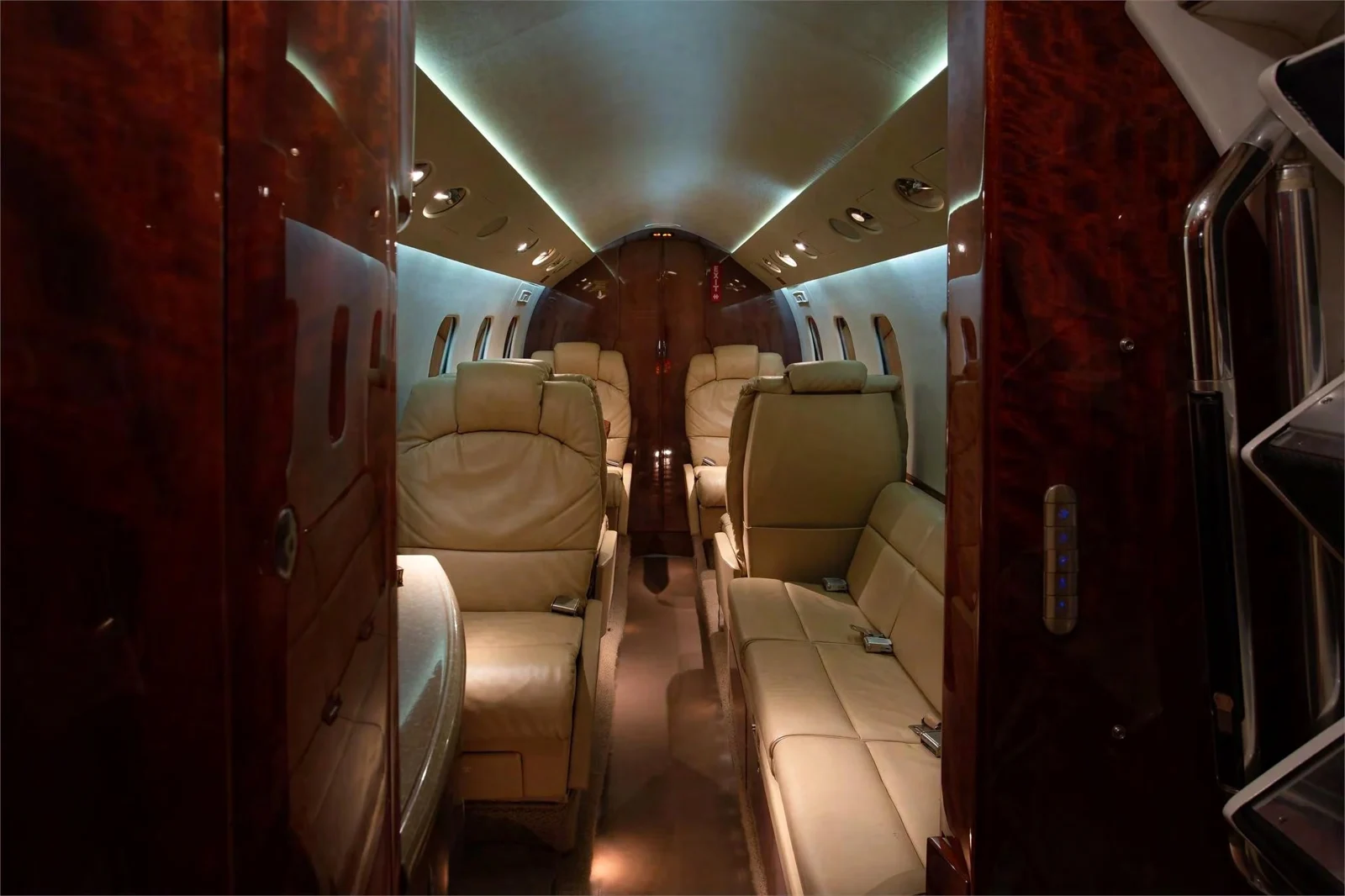 Gulfstream G100 · Interior 1