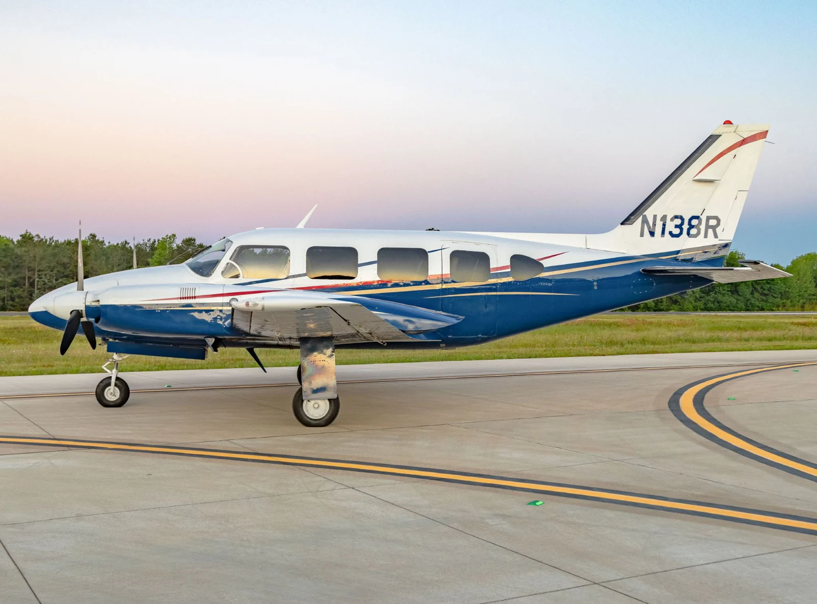 Piper Navajo exterior reference