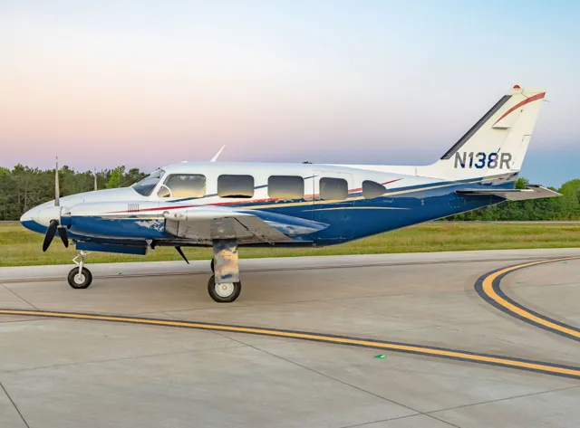 Piper Navajo exterior