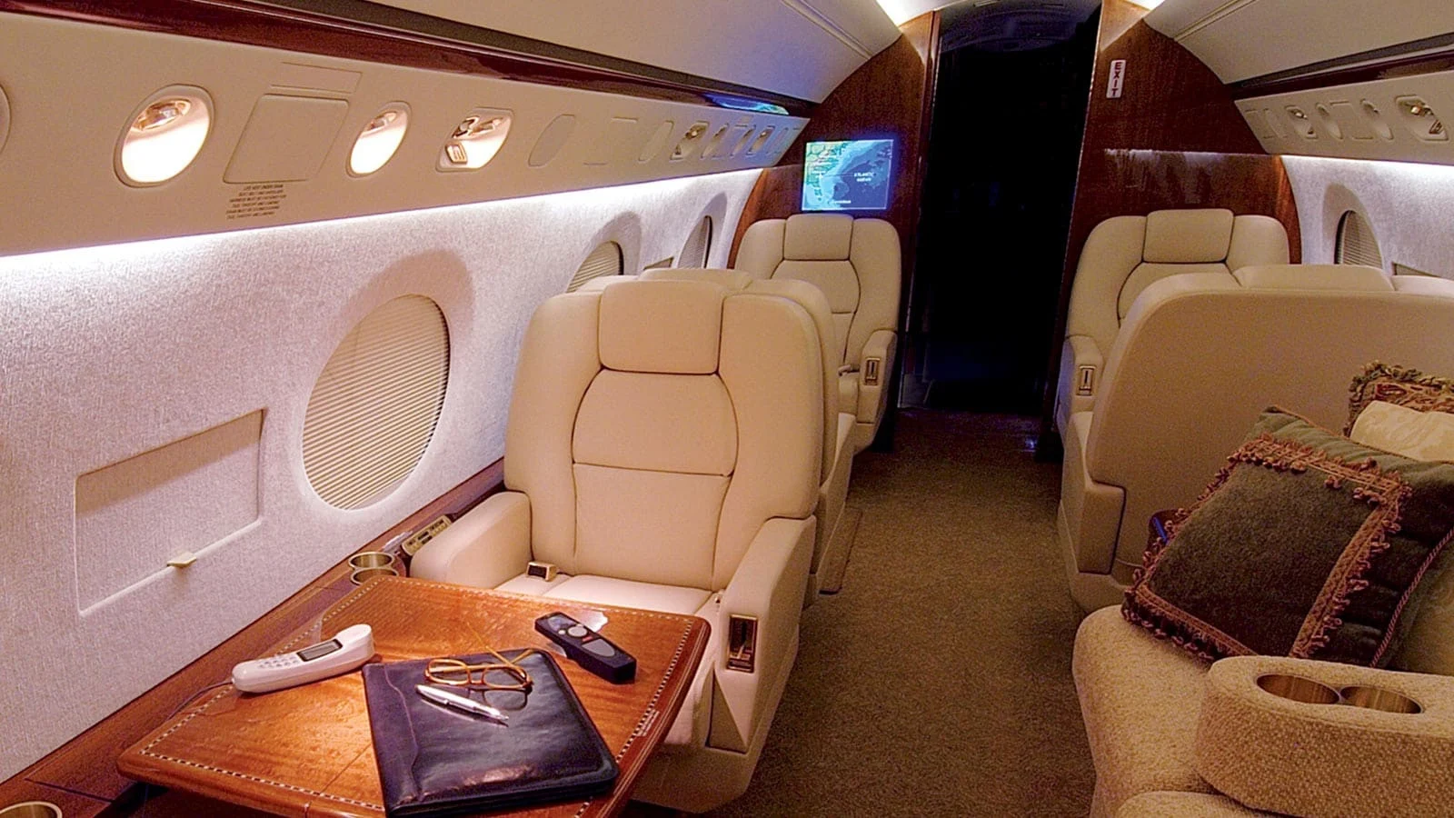 Gulfstream G350 · Interior 1