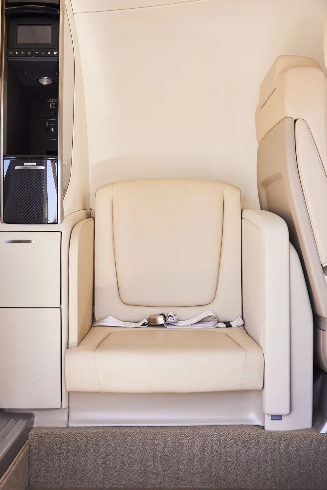 HondaJet Elite · Interior 1