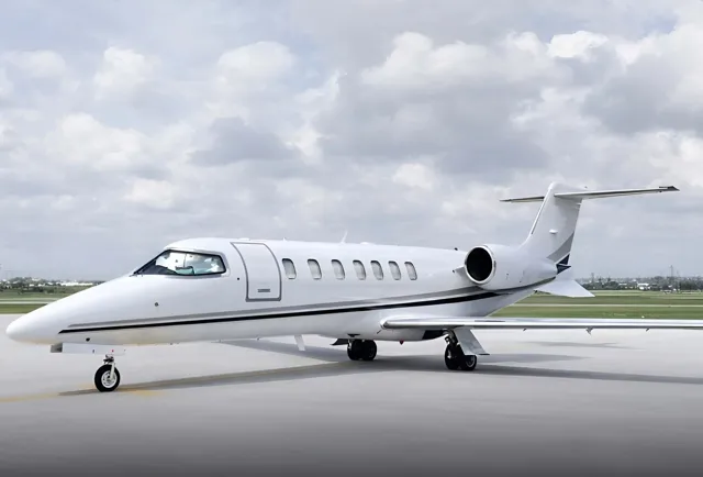 Learjet 40 exterior