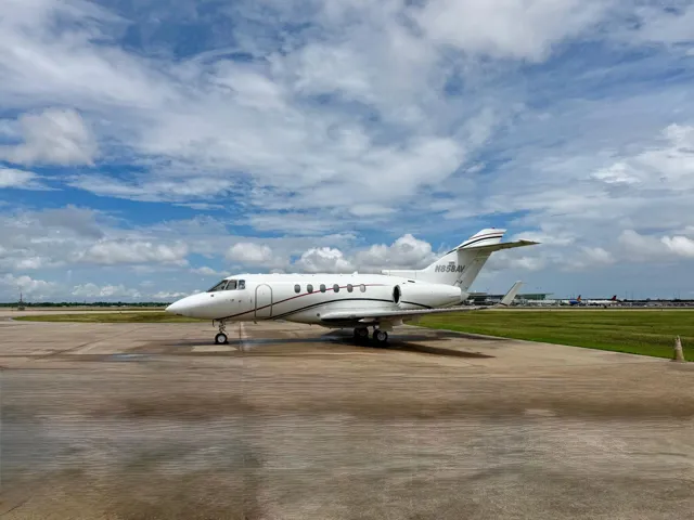 Hawker 800XPI exterior