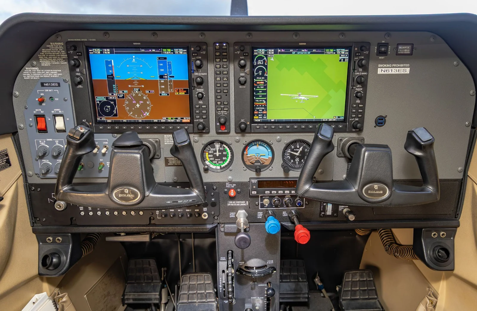 Cessna Skylane · Interior 1 · N613ES