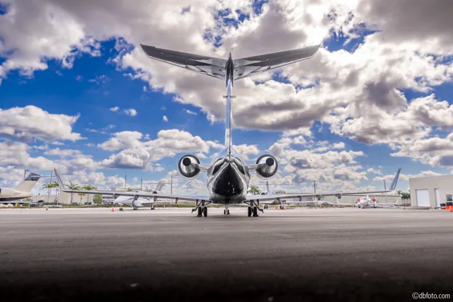 Challenger 601 exterior