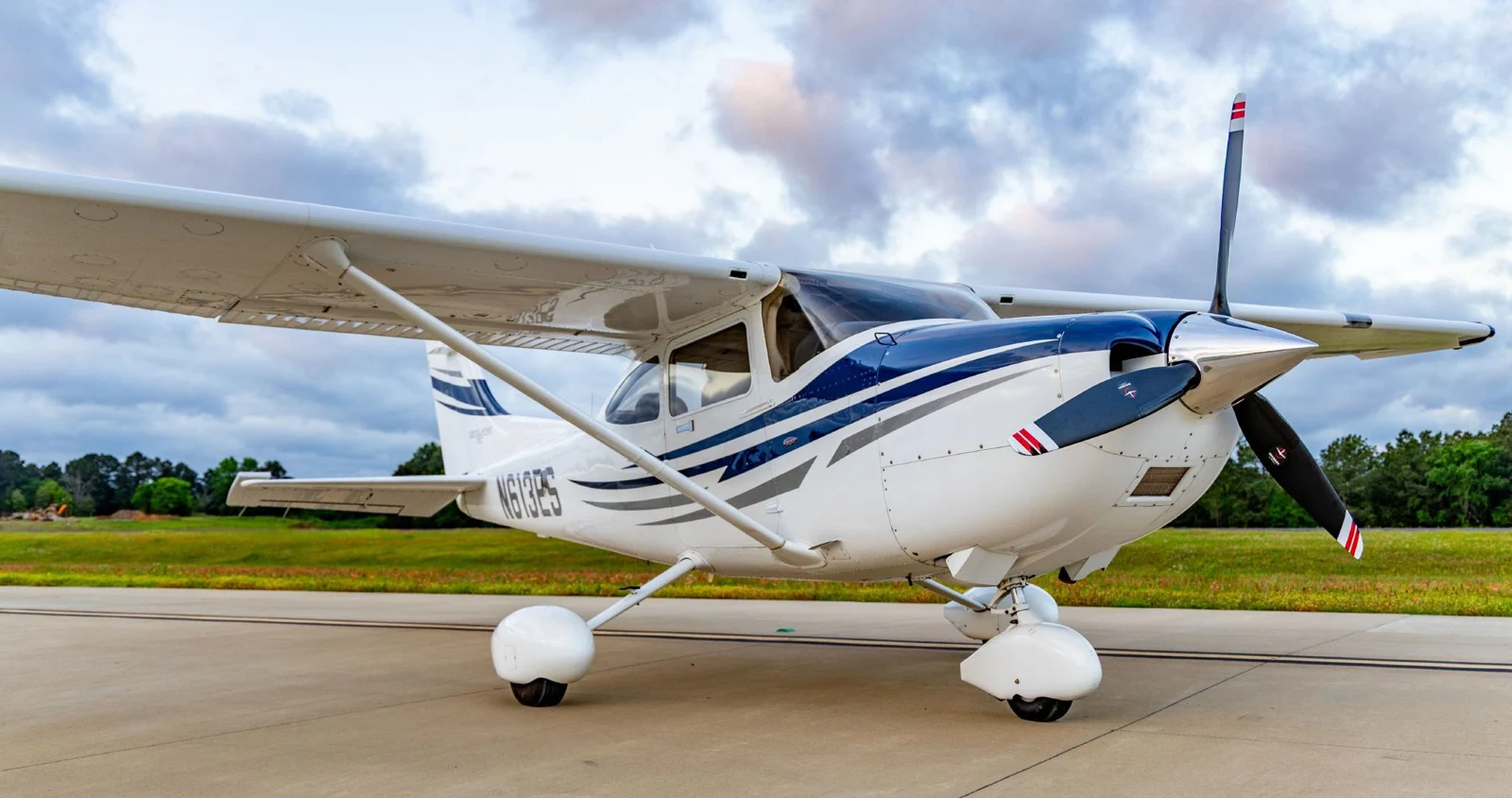 Cessna Skylane exterior reference