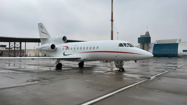 Falcon 900LX exterior