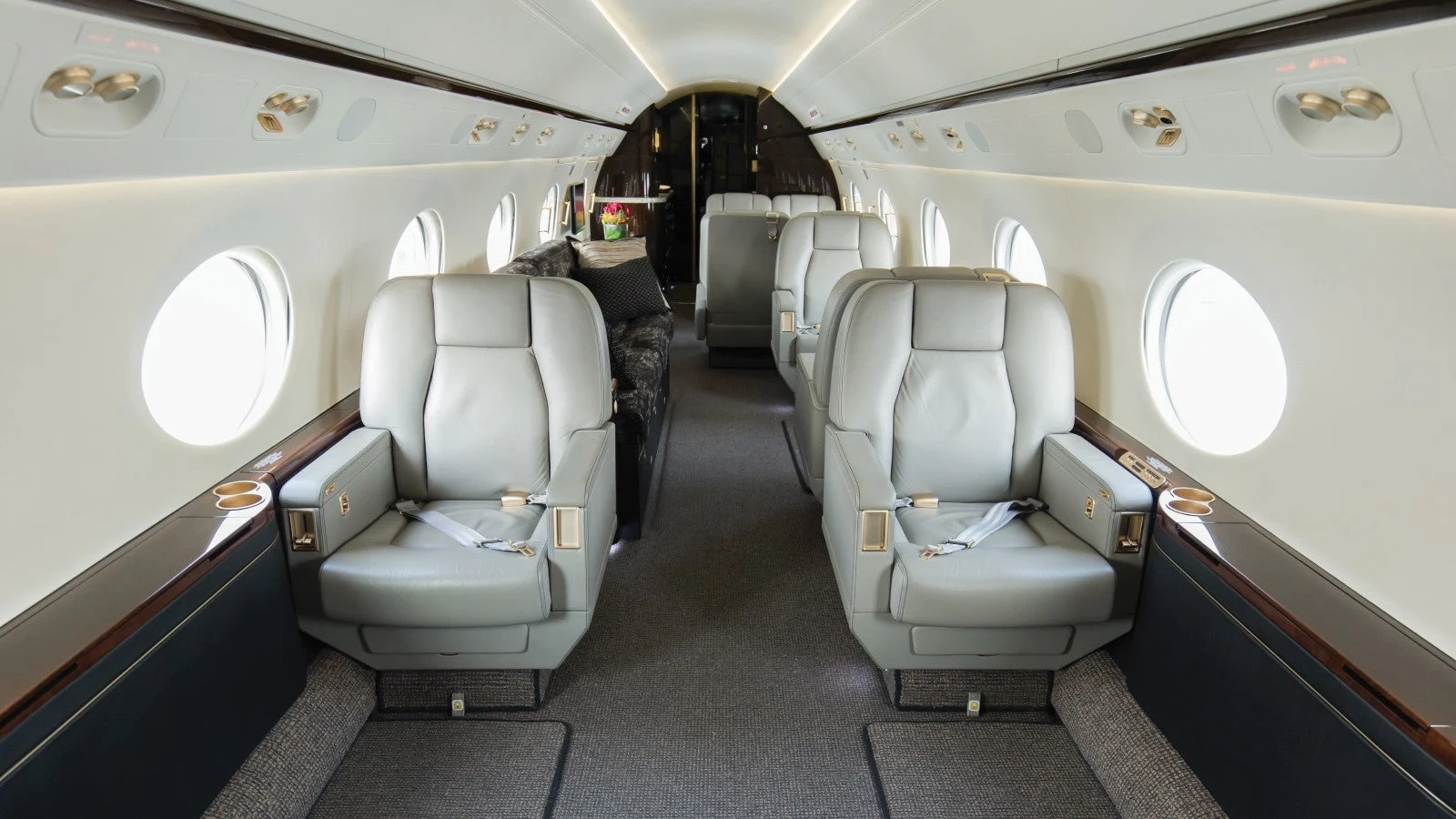 Gulfstream G450 · Interior 1