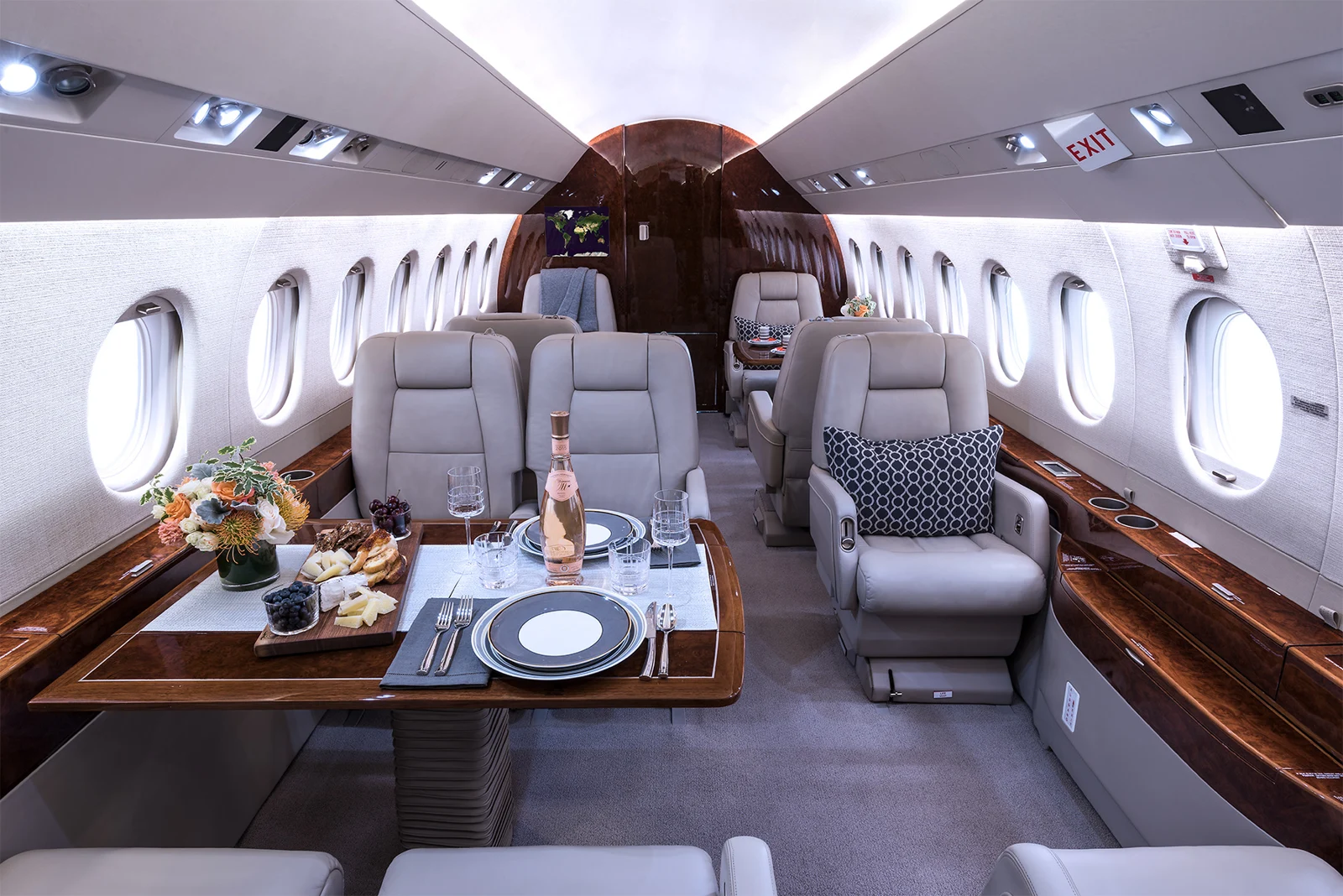 Falcon 2000EX · Interior 1 · N833JB