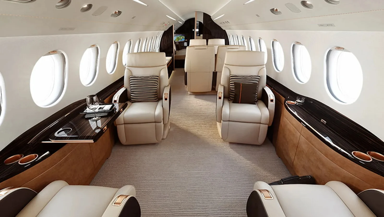 Falcon 8X · Interior 1
