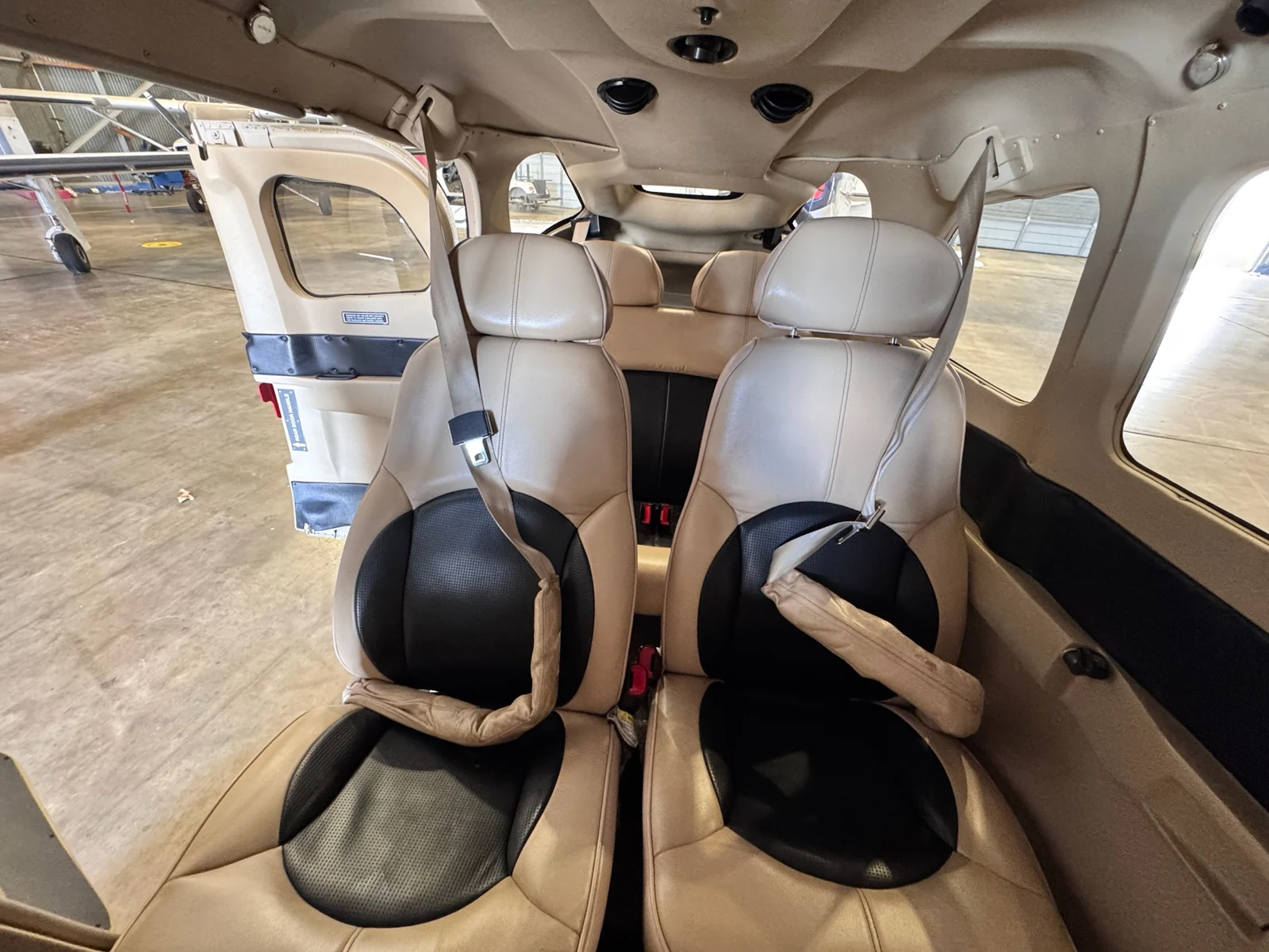Cessna Turbo Stationair HD · Interior 1 · N505RA