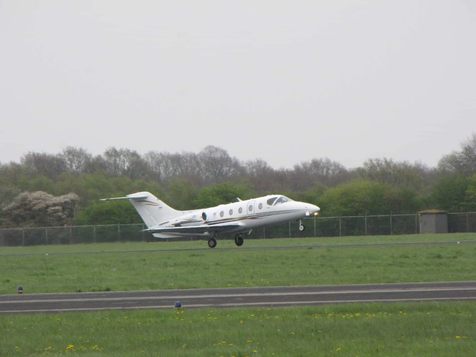 Hawker 400XP exterior reference