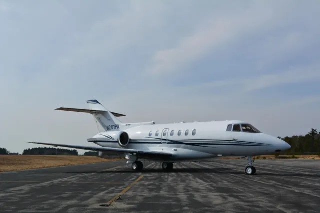 Hawker 1000 exterior