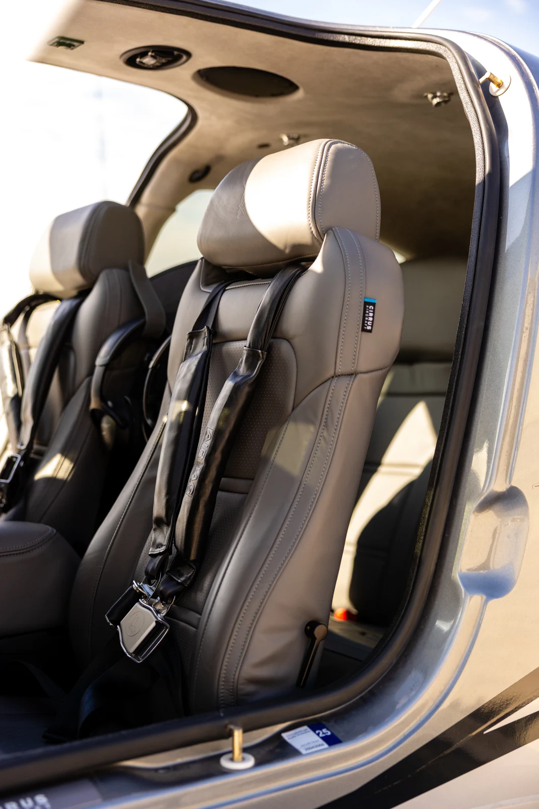 Cirrus SR22 · Interior 1 · N444KK