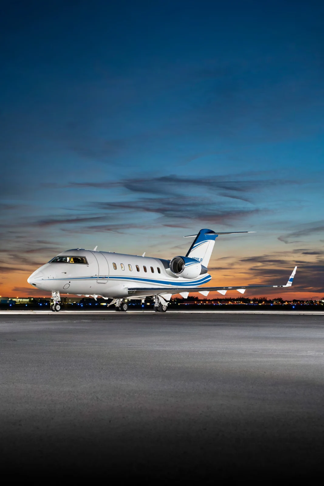Challenger 605 exterior reference