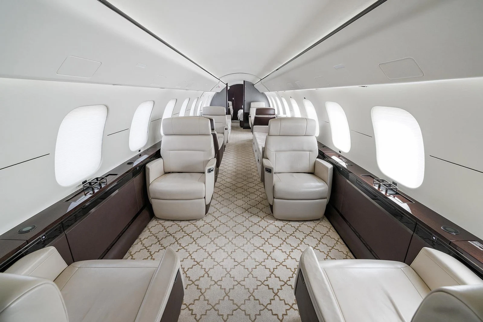 Global 8000 · Interior 1