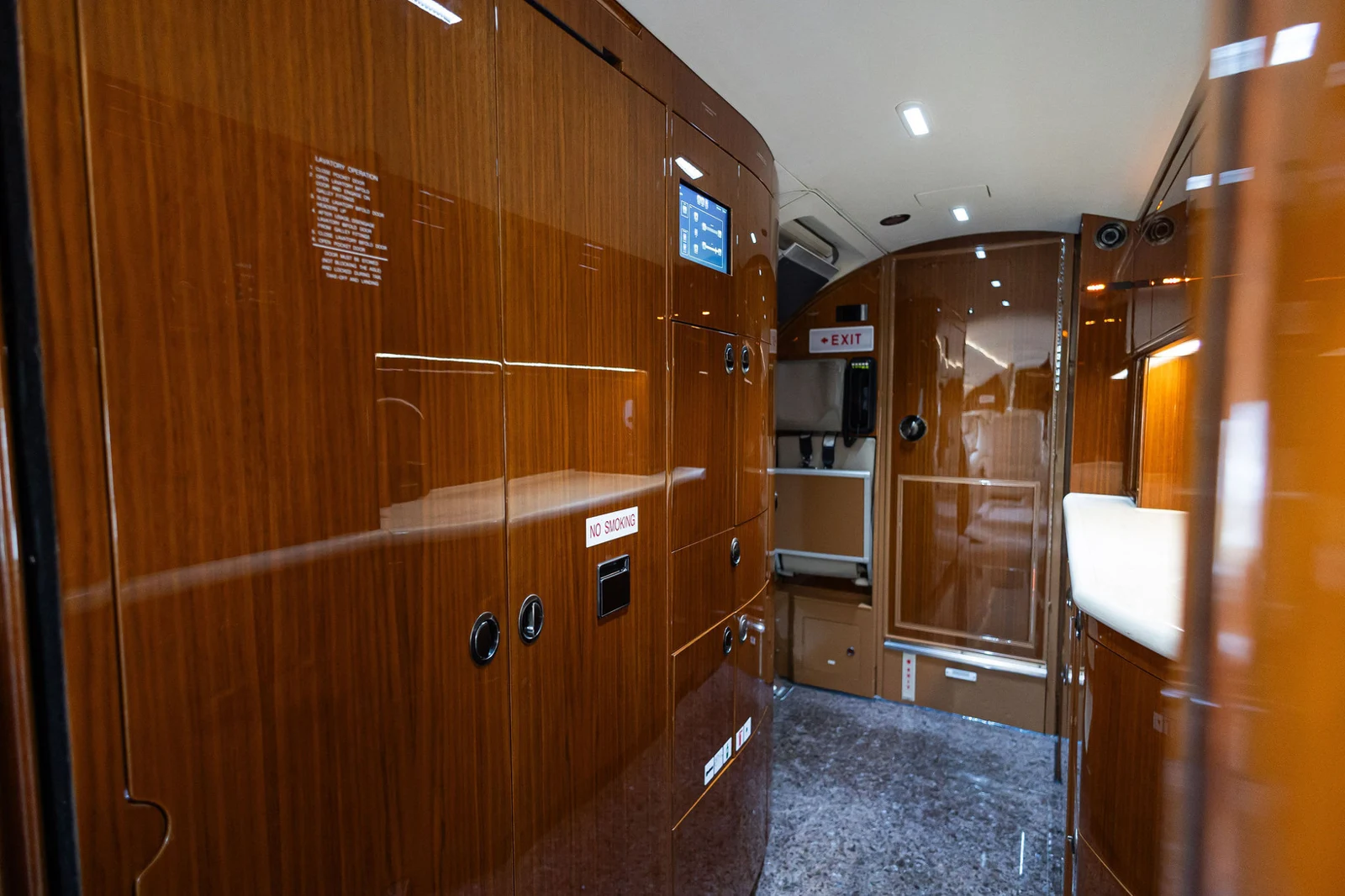Legacy 650E · Interior 1