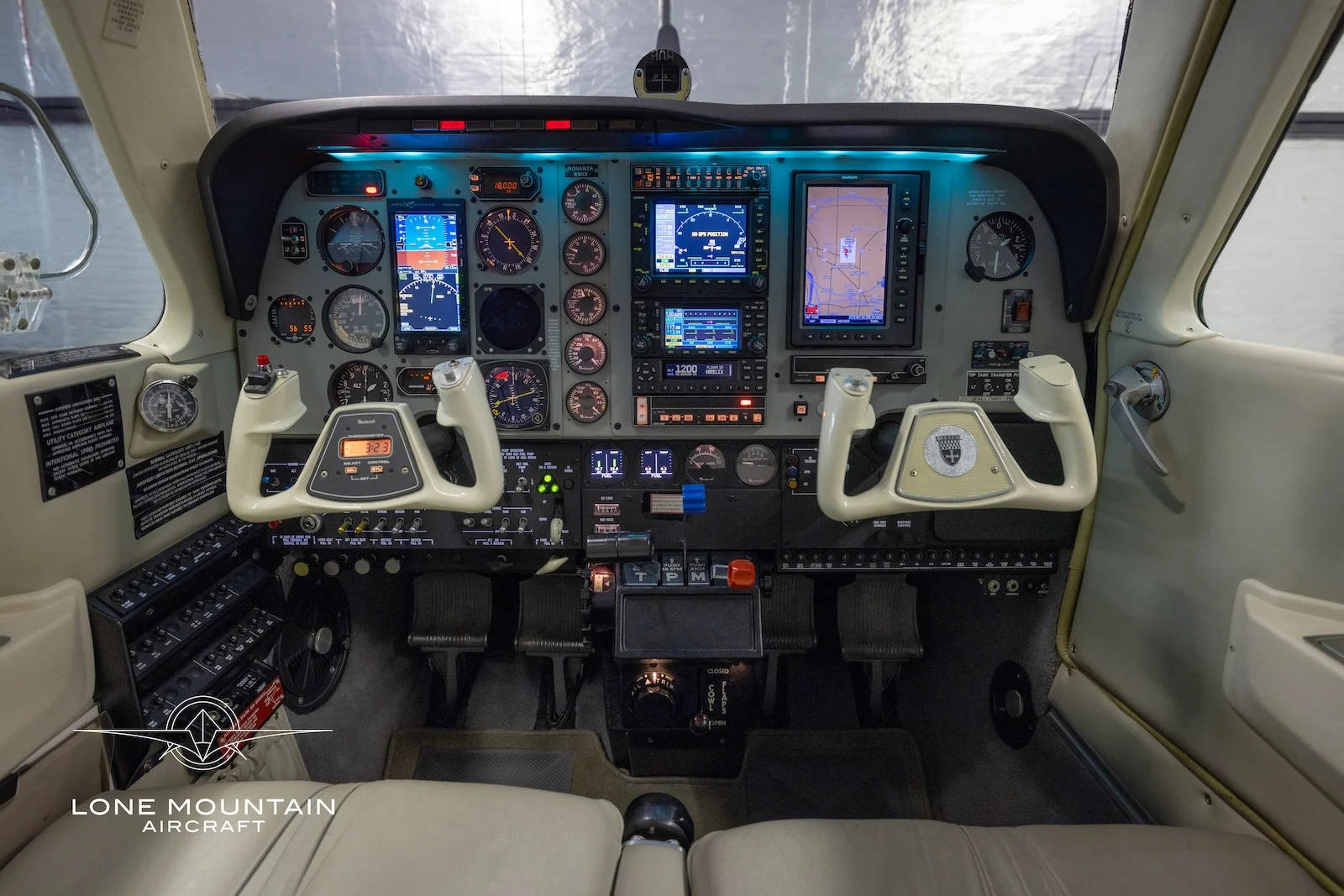 Beechcraft Bonanza · Interior 1