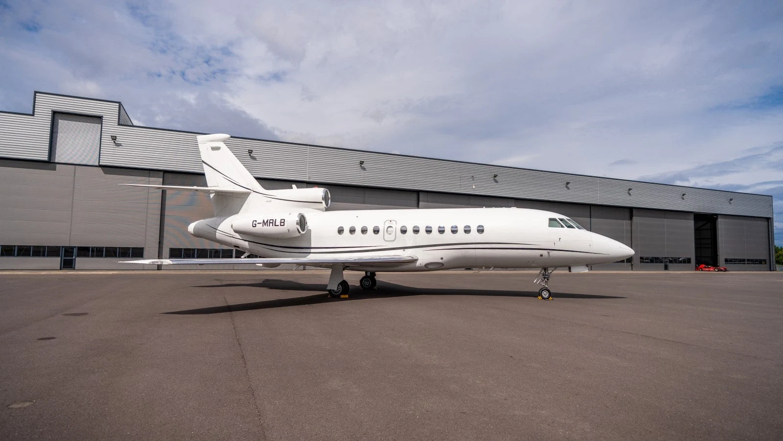 Falcon 900B exterior reference
