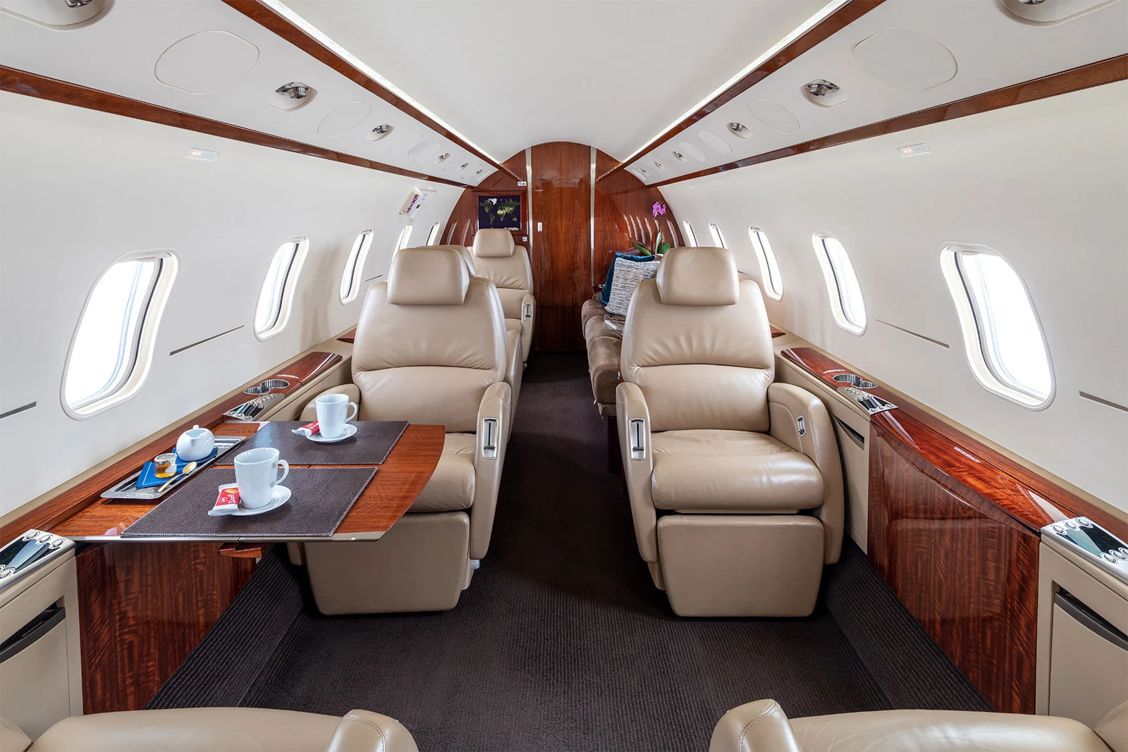 Challenger 300 · Interior 1 · N396BC