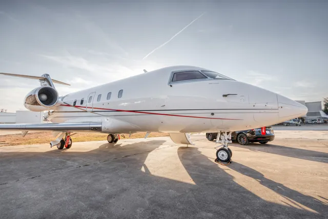 Challenger 600 exterior