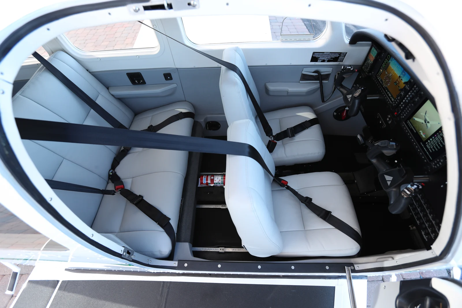 Piper Archer cabin · Manufacturer reference · Interior 1