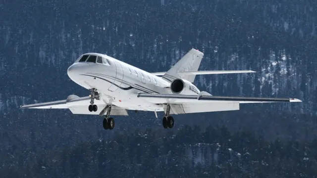 Falcon 20/200 exterior