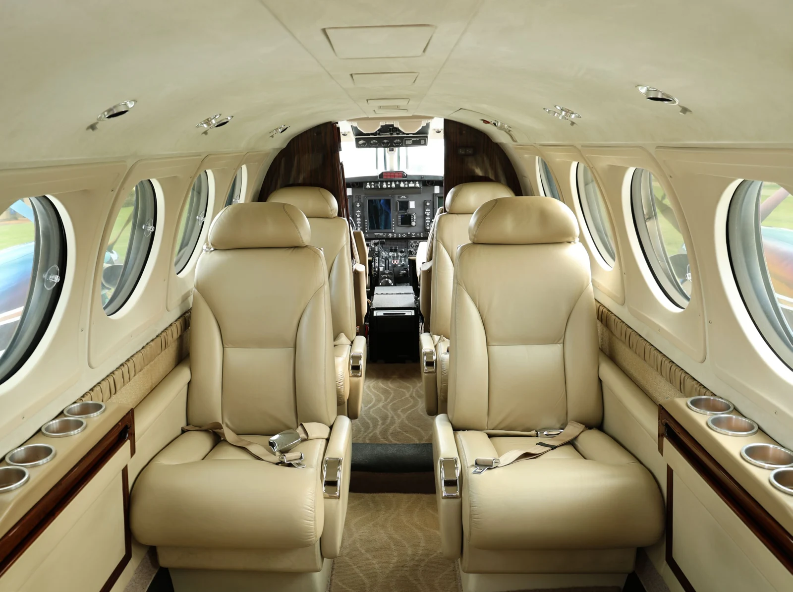 King Air 250 · Interior 1