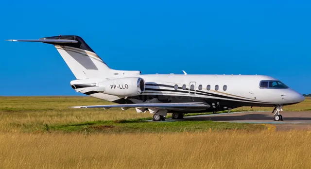 Hawker 4000 exterior