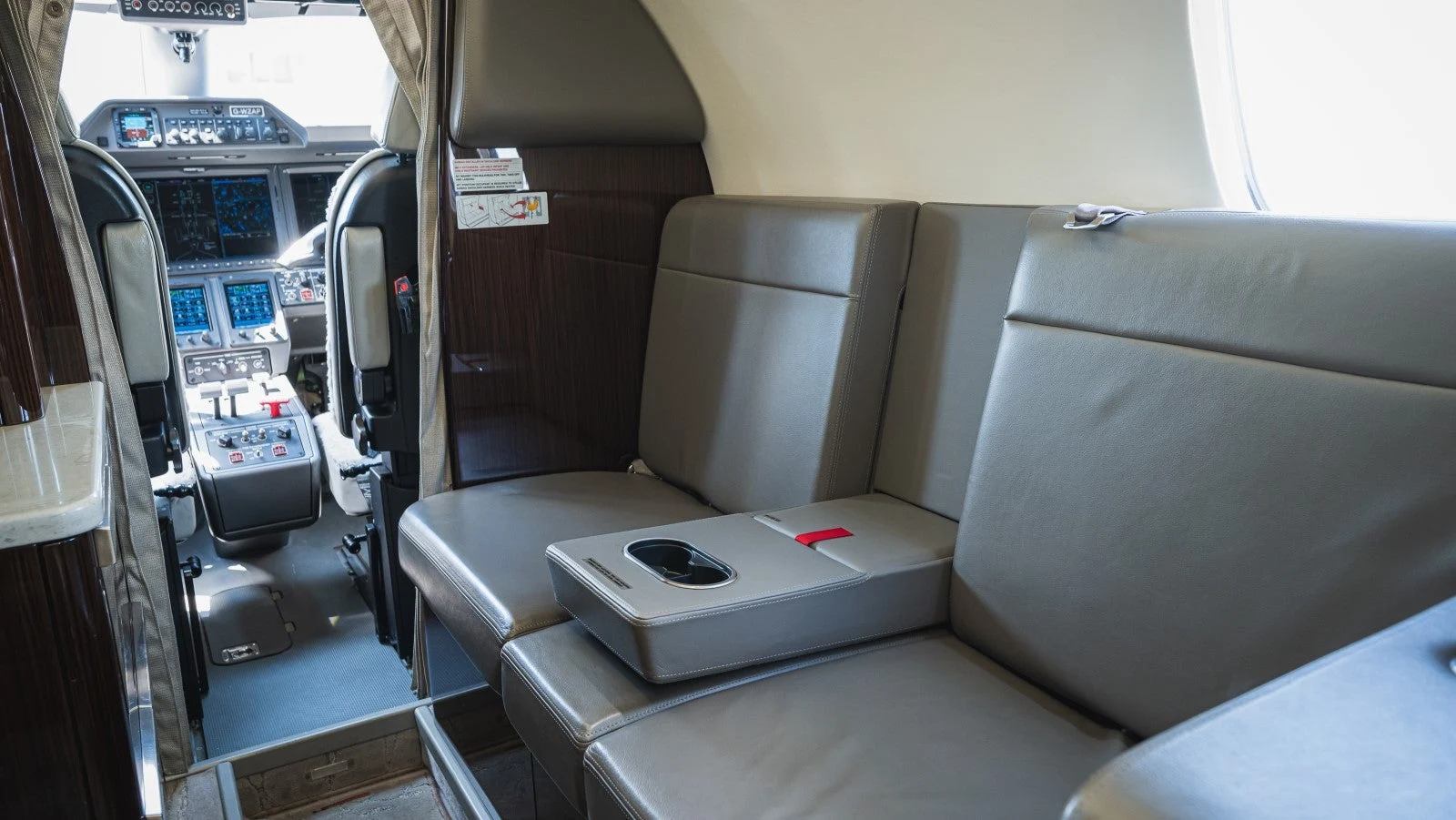 Phenom 300 · Interior 1