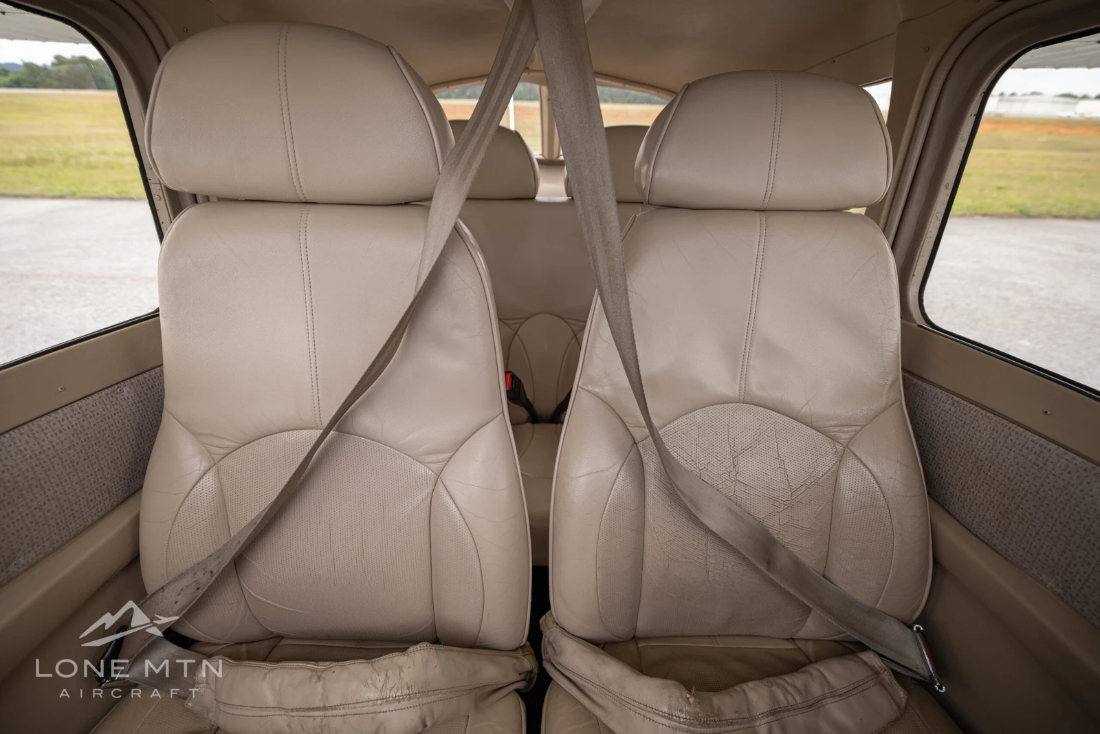 Cessna Skyhawk · Interior 1