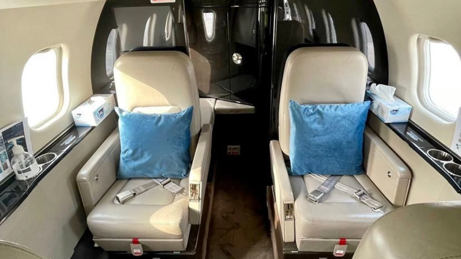 Learjet 60XR · Interior 1