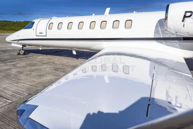 Learjet 75 exterior