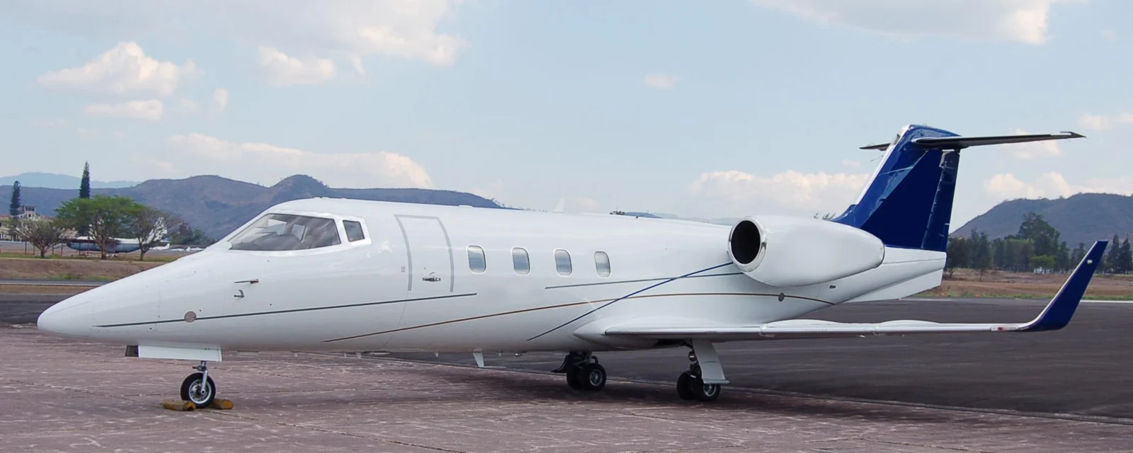 Learjet 55 exterior reference