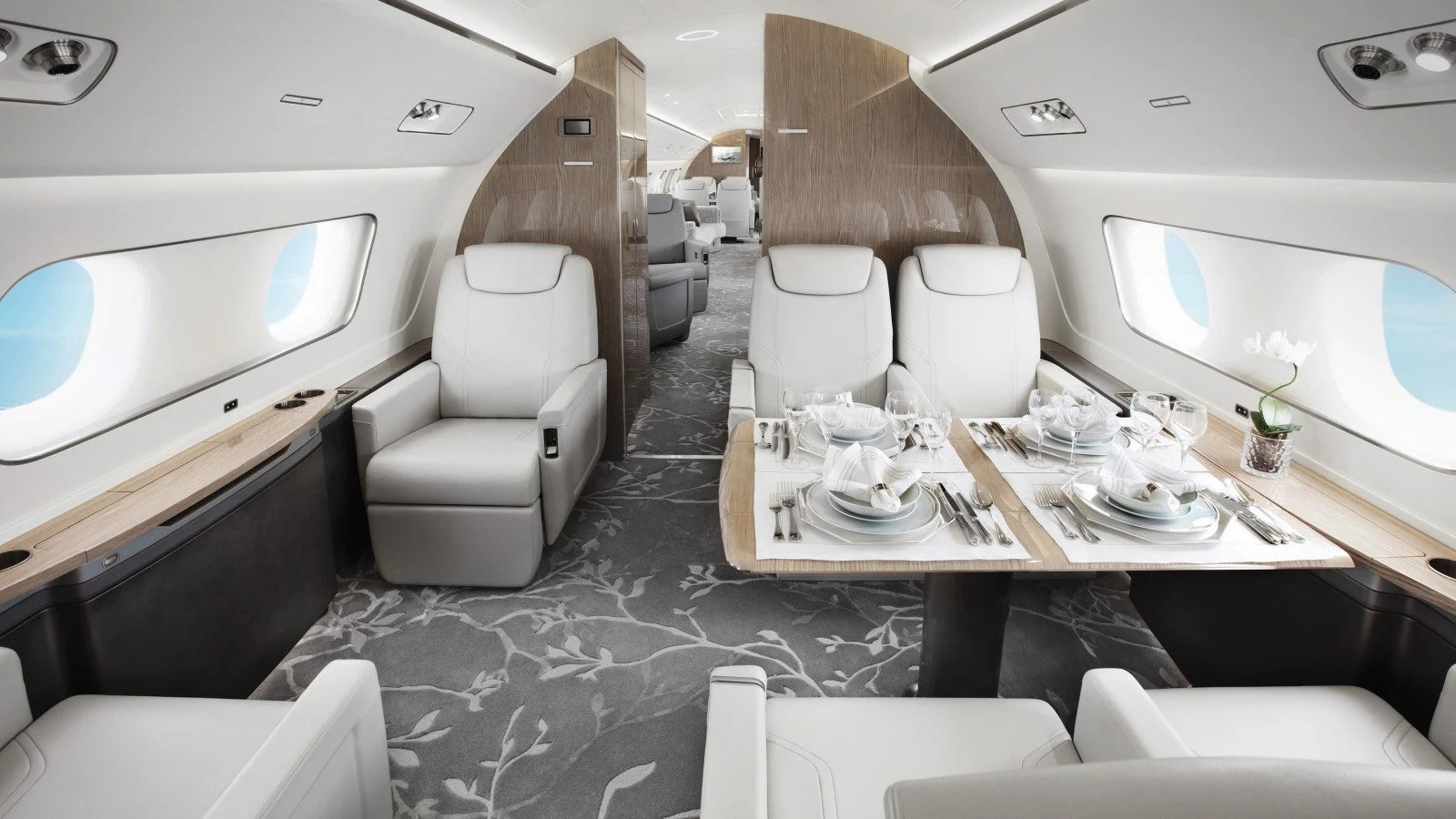 Lineage 1000 · Interior 1