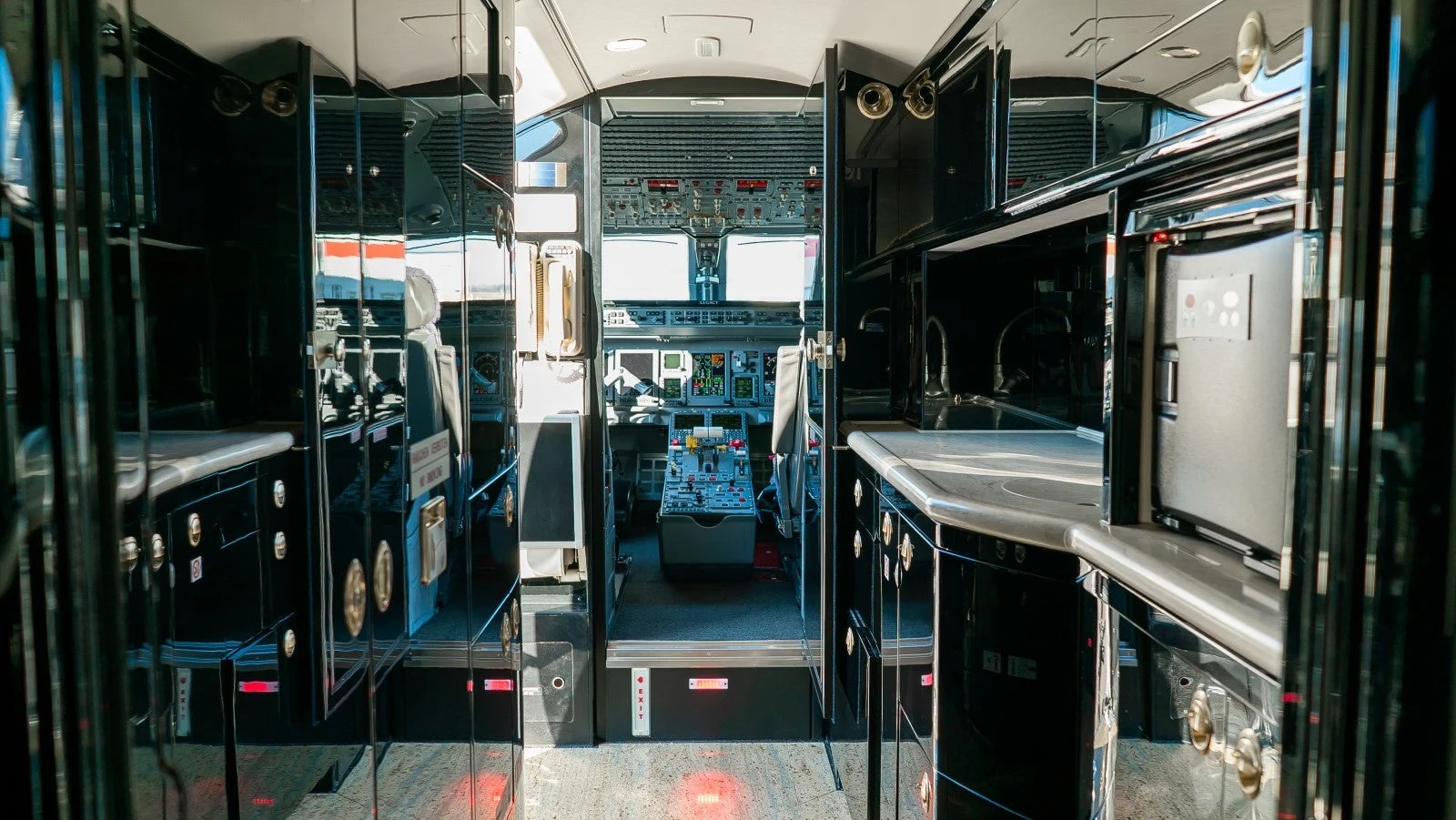 Legacy 650 · Interior 1