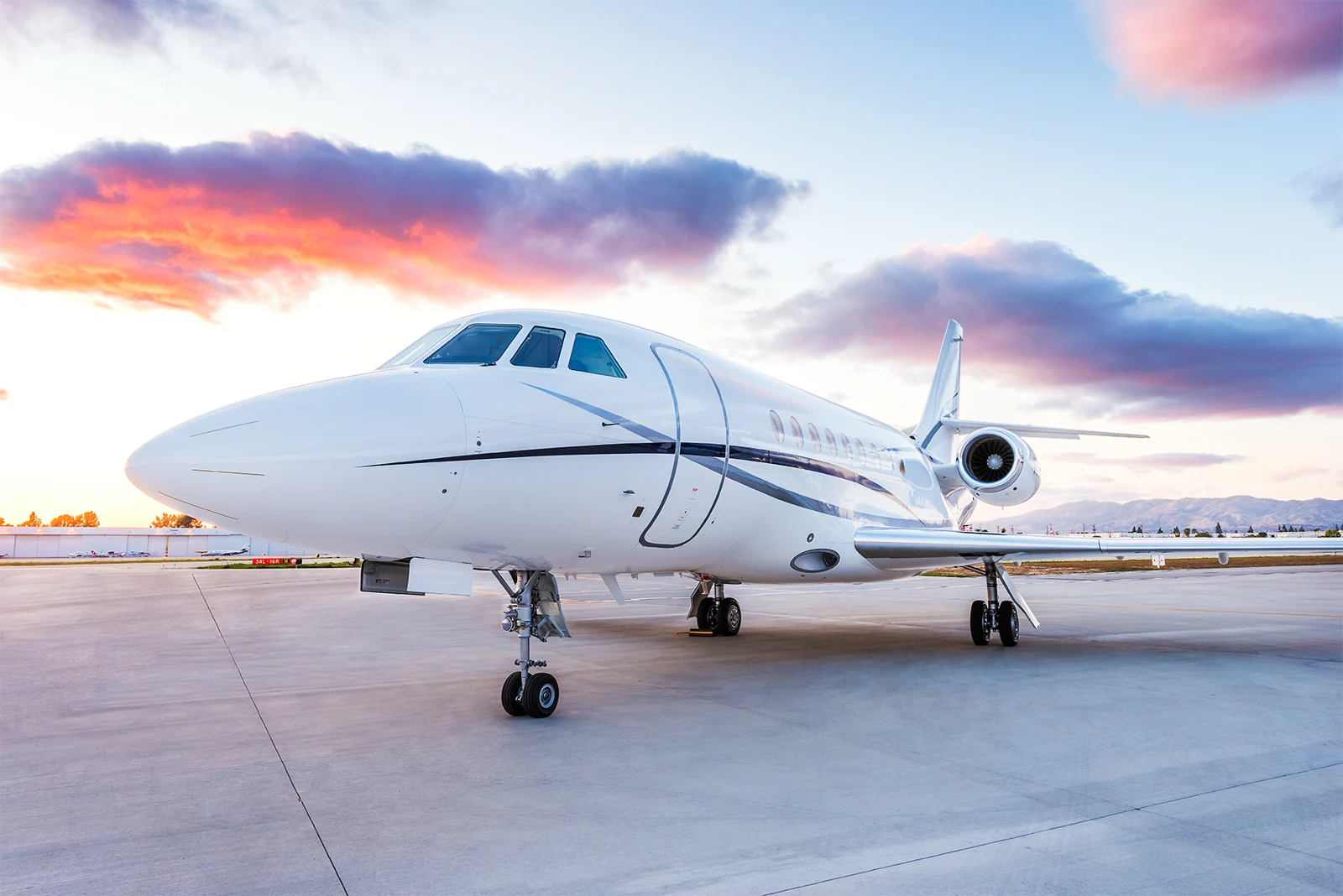 Falcon 2000LX exterior reference