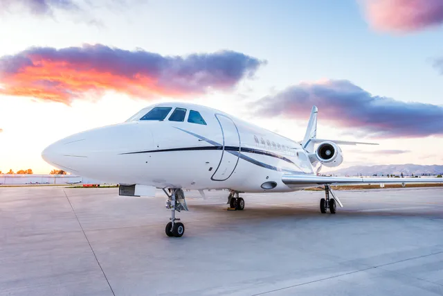 Falcon 2000LX exterior