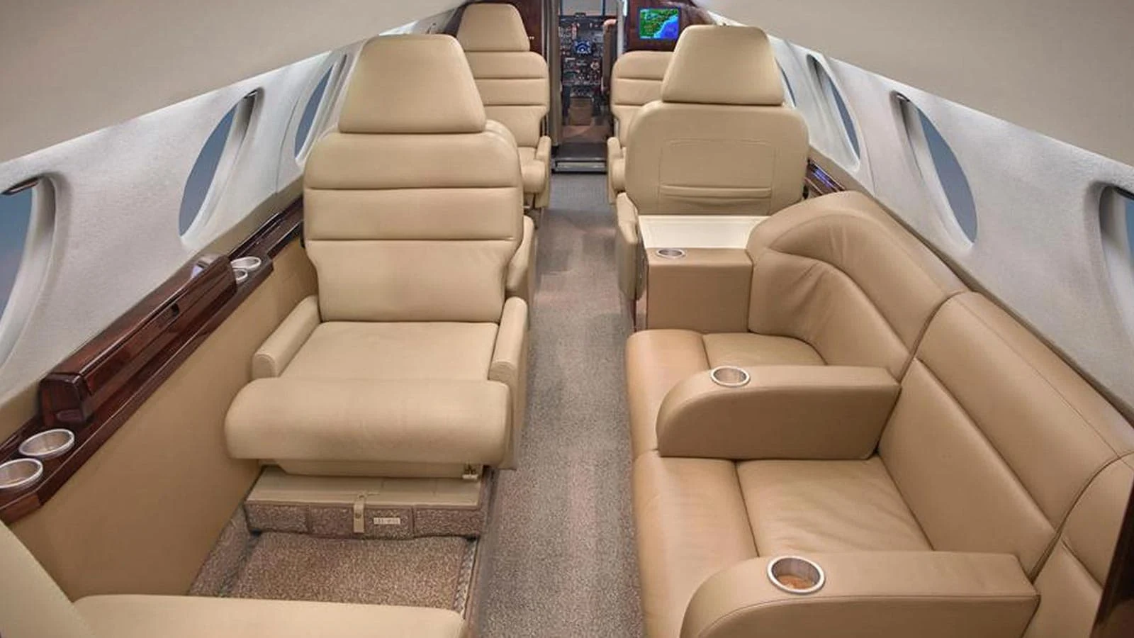 Falcon 20/200 · Interior 1