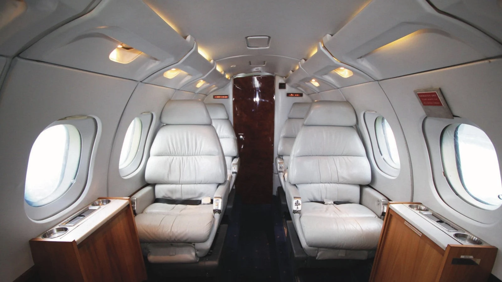 Hawker 700 · Interior 1